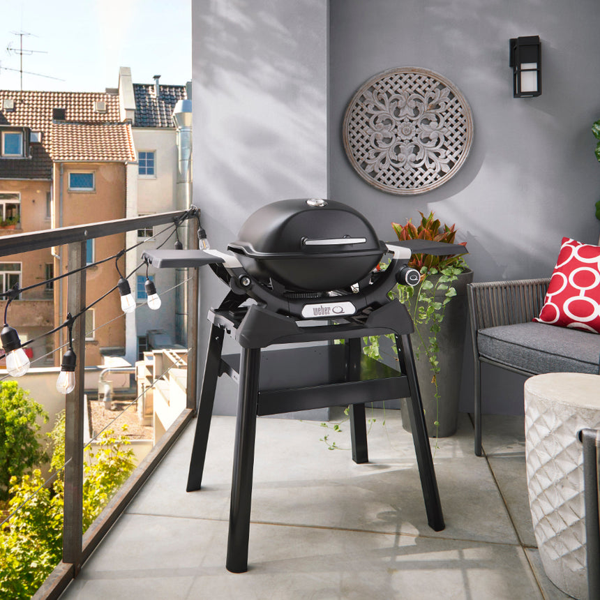 Barbacoa Weber Q 1200N con mesas laterales y soporte compacto