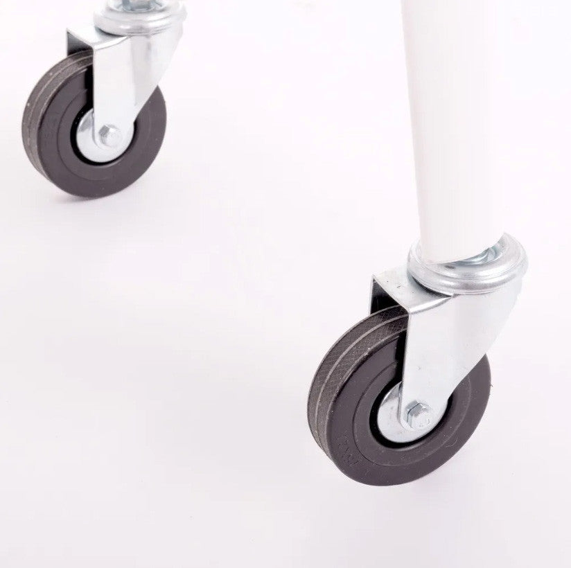 Nevera vintage con ruedas metal blanco