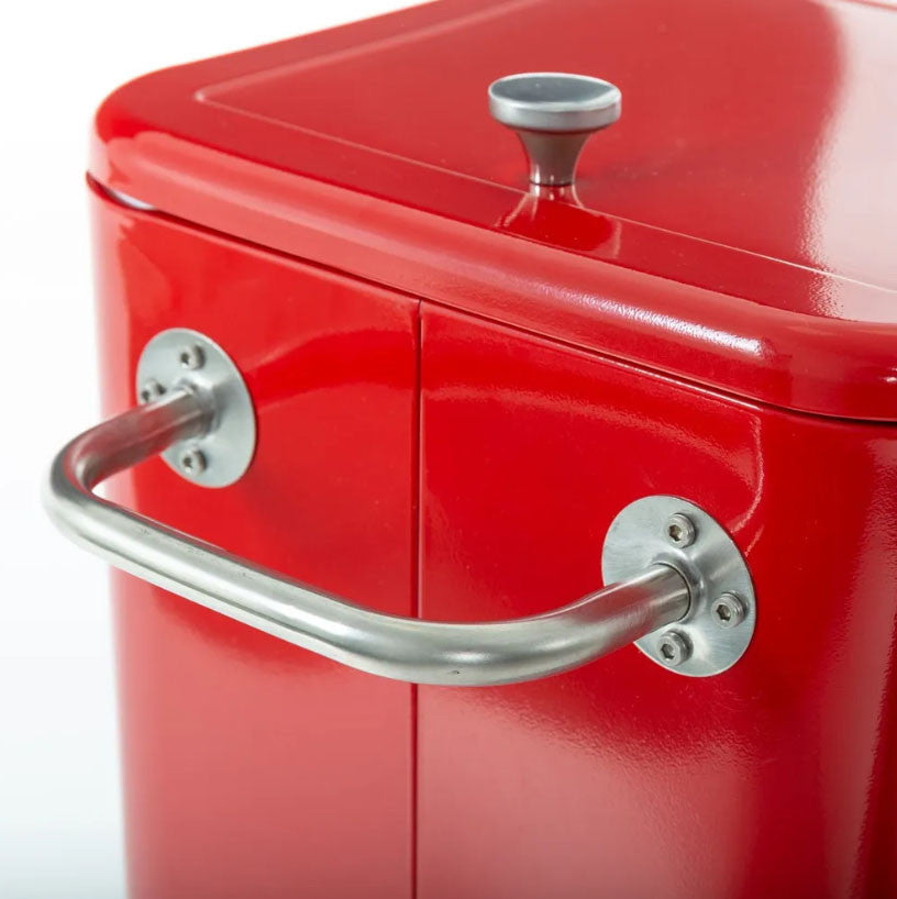 Nevera vintage con ruedas metal rojo