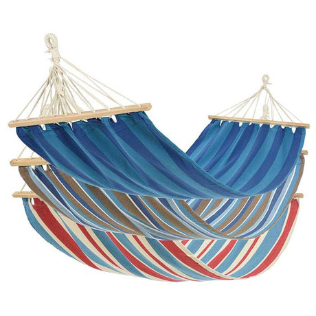Hamaca con barras de madera