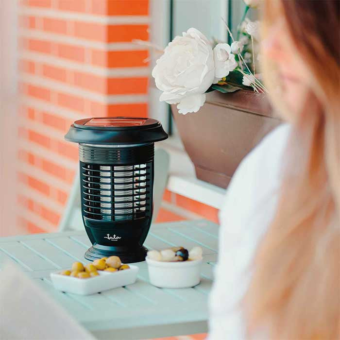 Lámpara solar 2x1 elimina insectos 40 m2 Ext/Int