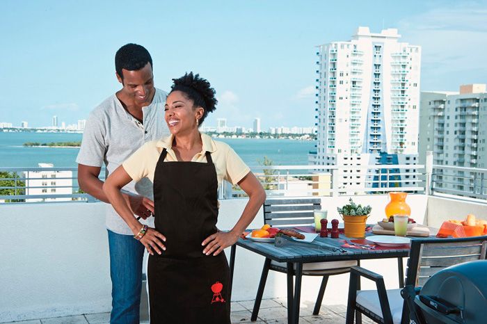 Delantal ajustable negro Weber® original