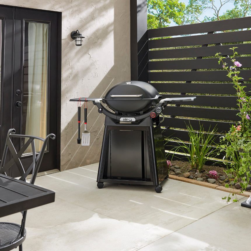 Weber Q 3200N+ barbecue with premium cart