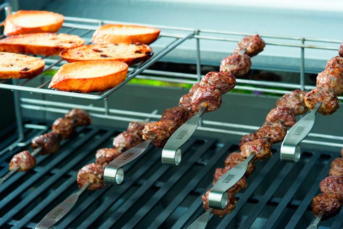 Juego de brochetas elevadas Weber®