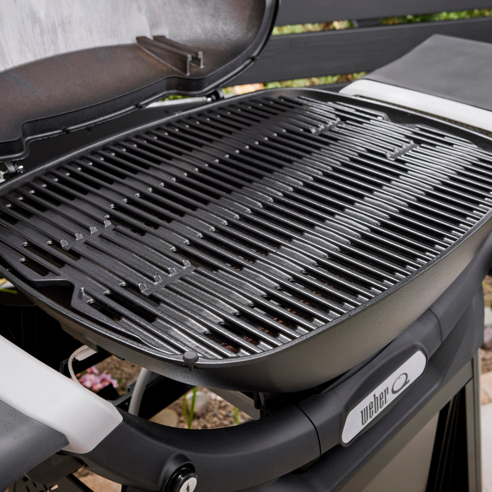 Weber Q 3200N+ barbecue with premium cart