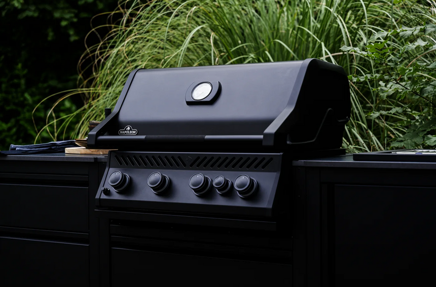 Barbacoa de gas encastrable Napoleon Serie 300 Rogue Negro mate