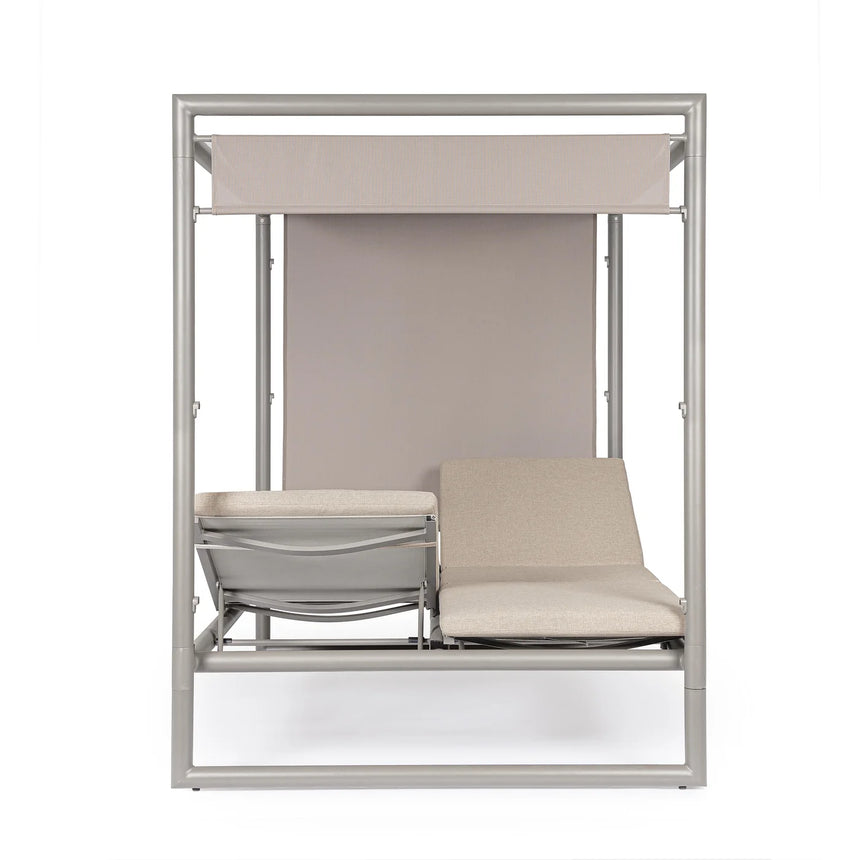Daybed Konnor, rastin