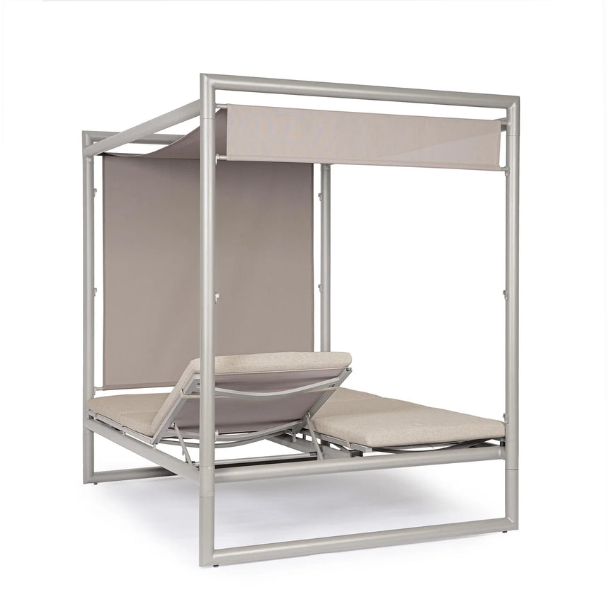 Daybed Konnor, rastin