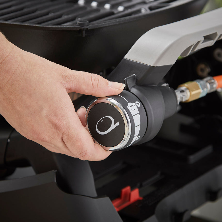 Barbacoa Weber Q 2200N con mesas laterales y soporte compacto