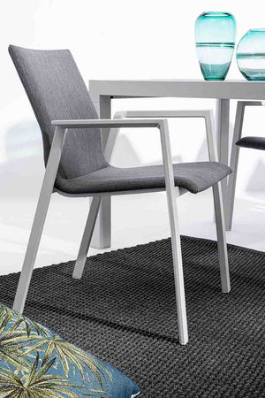 Silla con brazos Odeon, color lunar