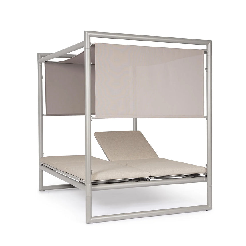Daybed Konnor, rastin